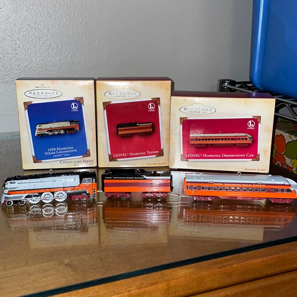[Hallmark] Lionel 1939 Hiawatha Steam Locomotive & Tender & Observation Car